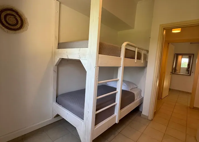 Pines فيلة Sgourou